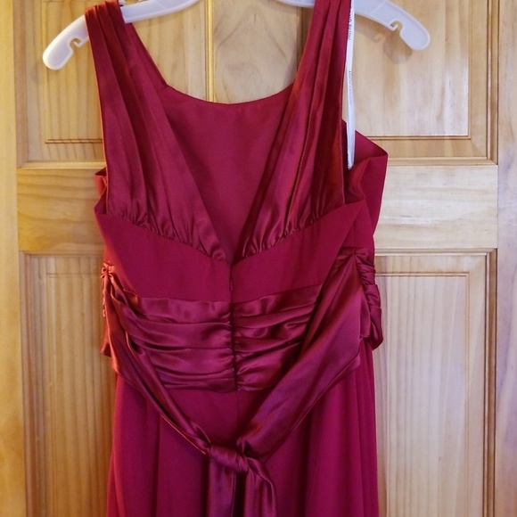 NWT gorgeous red gown - Picture 3 of 4